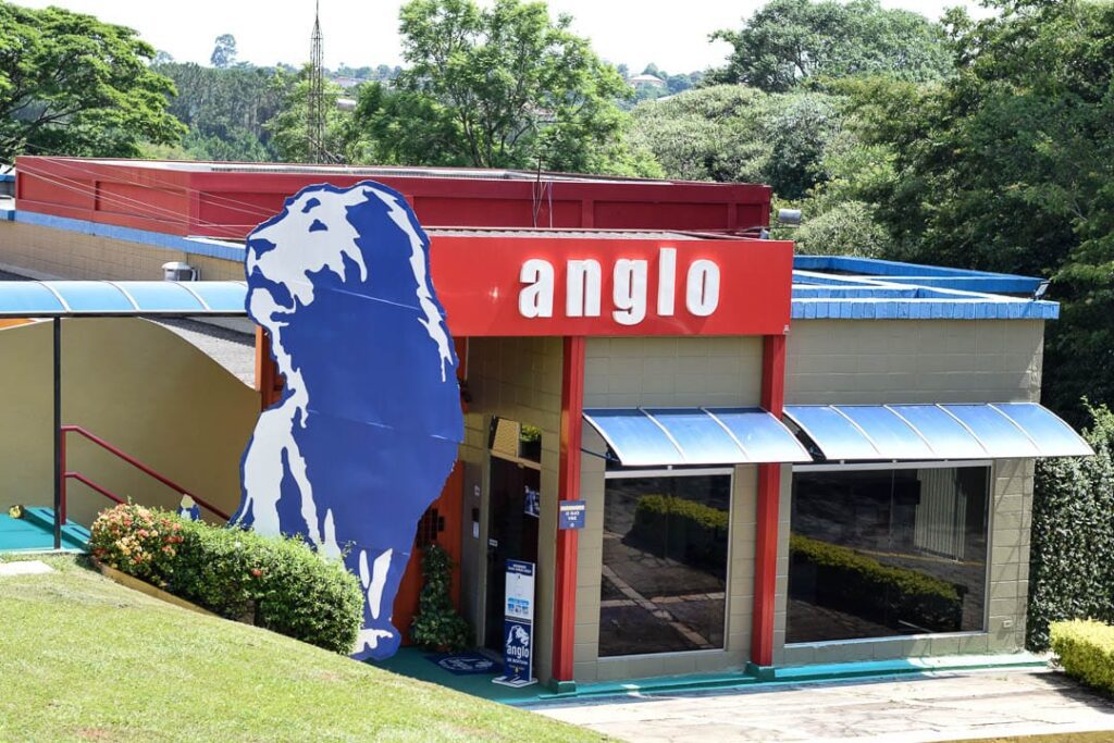 frente do colegio anglo boituva